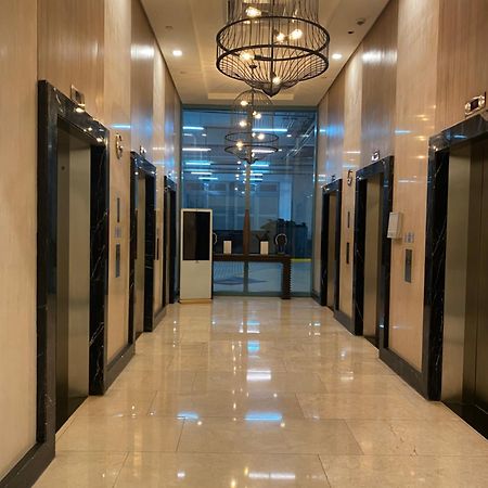 1 Bedroom Uptown Bgc Across Uptown Mall 마닐라 외부 사진