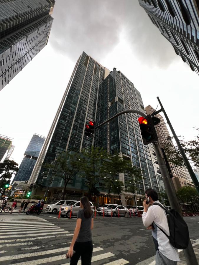1 Bedroom Uptown Bgc Across Uptown Mall 마닐라 외부 사진