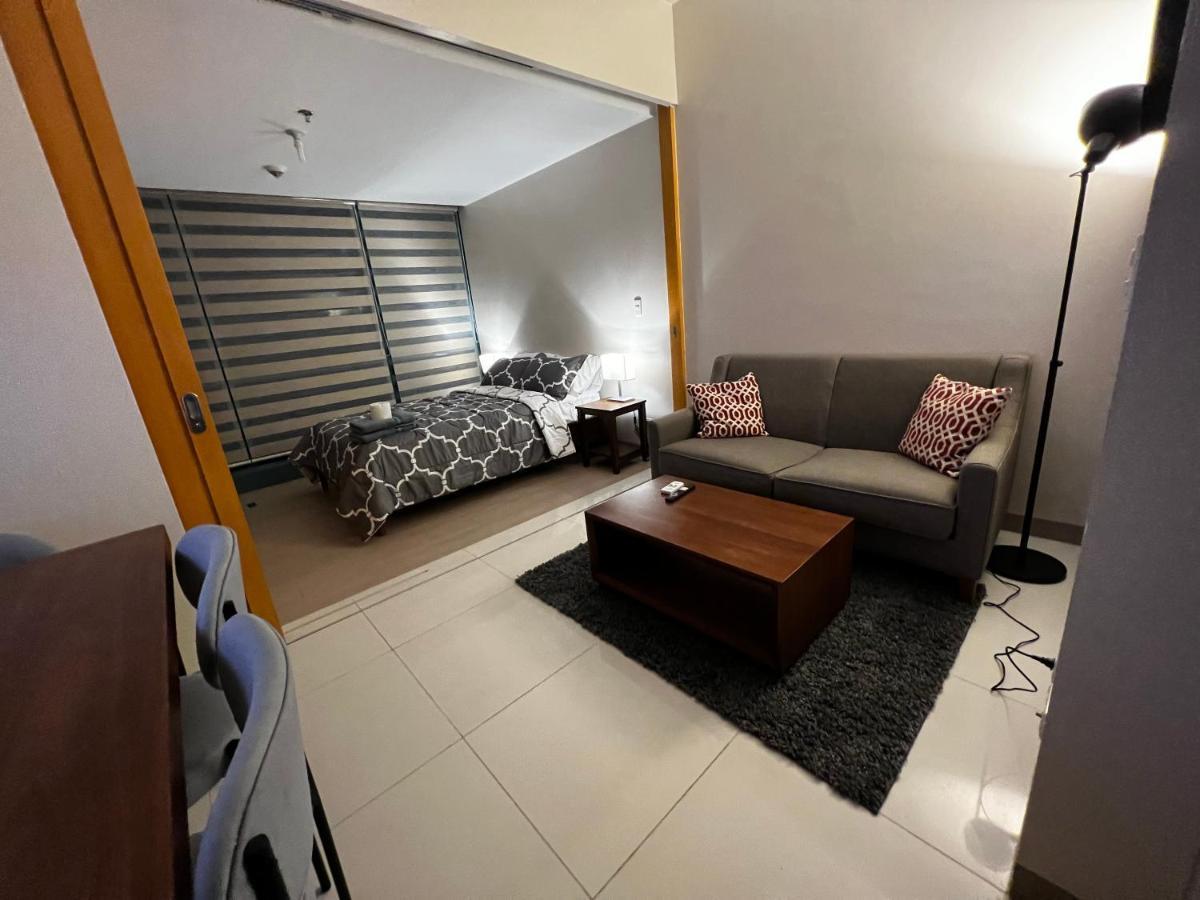 1 Bedroom Uptown Bgc Across Uptown Mall 마닐라 외부 사진