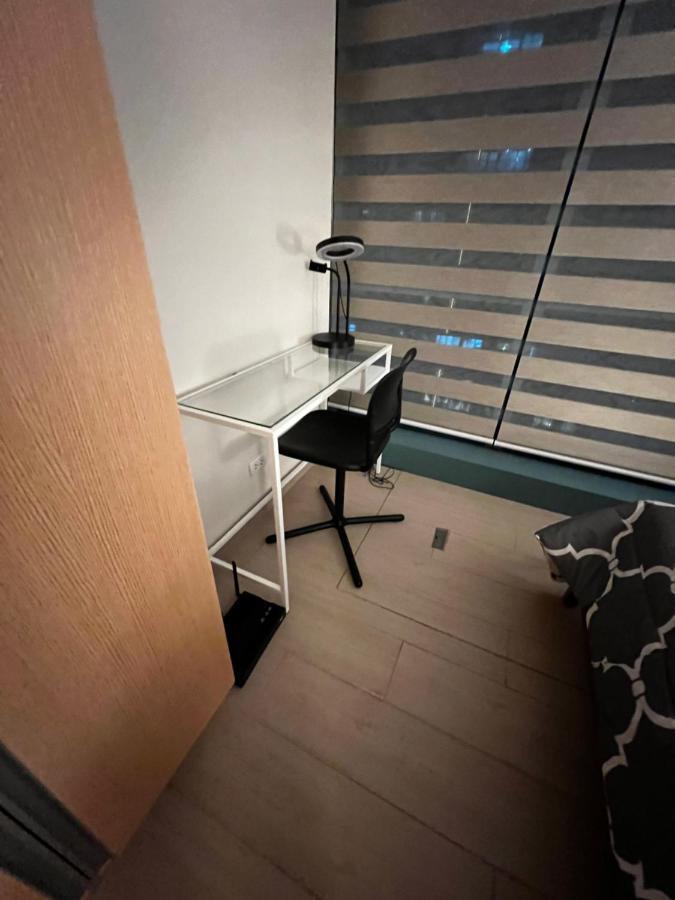1 Bedroom Uptown Bgc Across Uptown Mall 마닐라 외부 사진