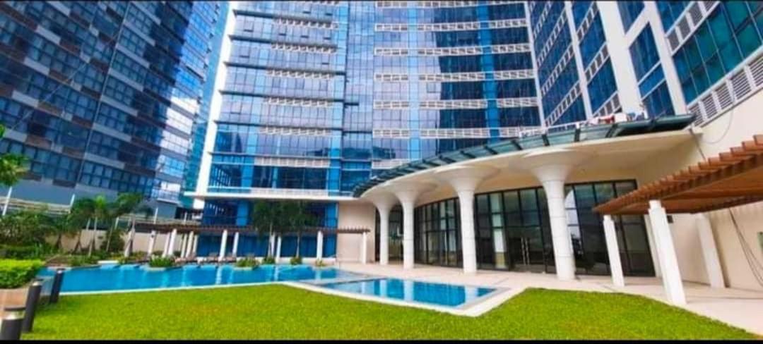 1 Bedroom Uptown Bgc Across Uptown Mall 마닐라 외부 사진