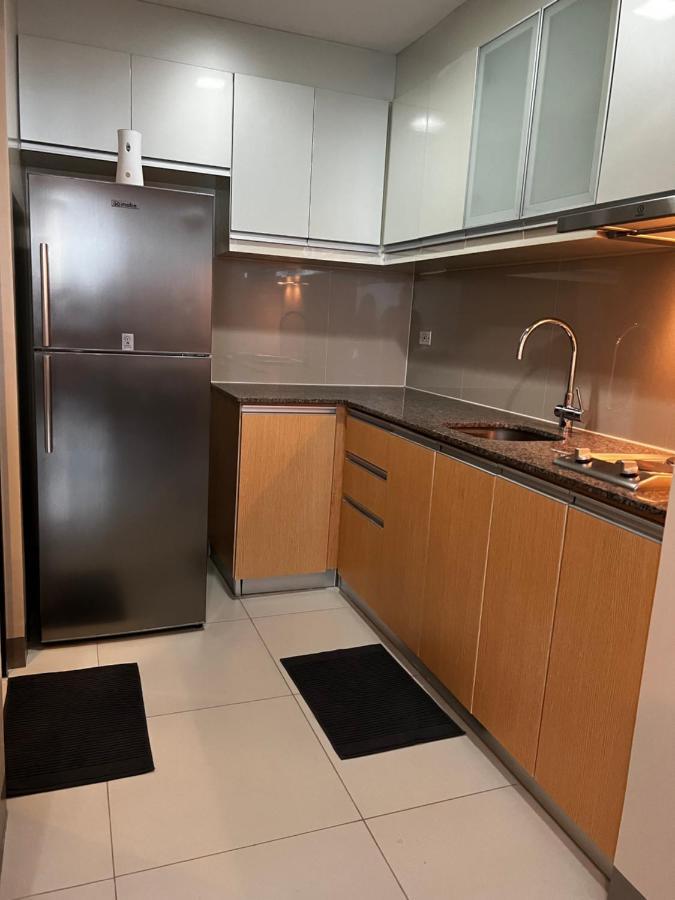 1 Bedroom Uptown Bgc Across Uptown Mall 마닐라 외부 사진