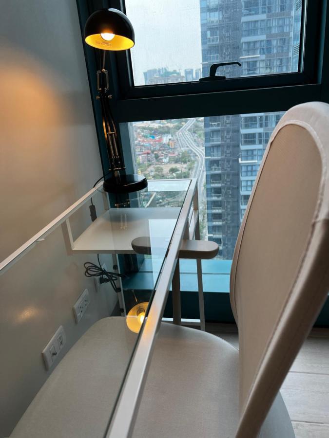 1 Bedroom Uptown Bgc Across Uptown Mall 마닐라 외부 사진