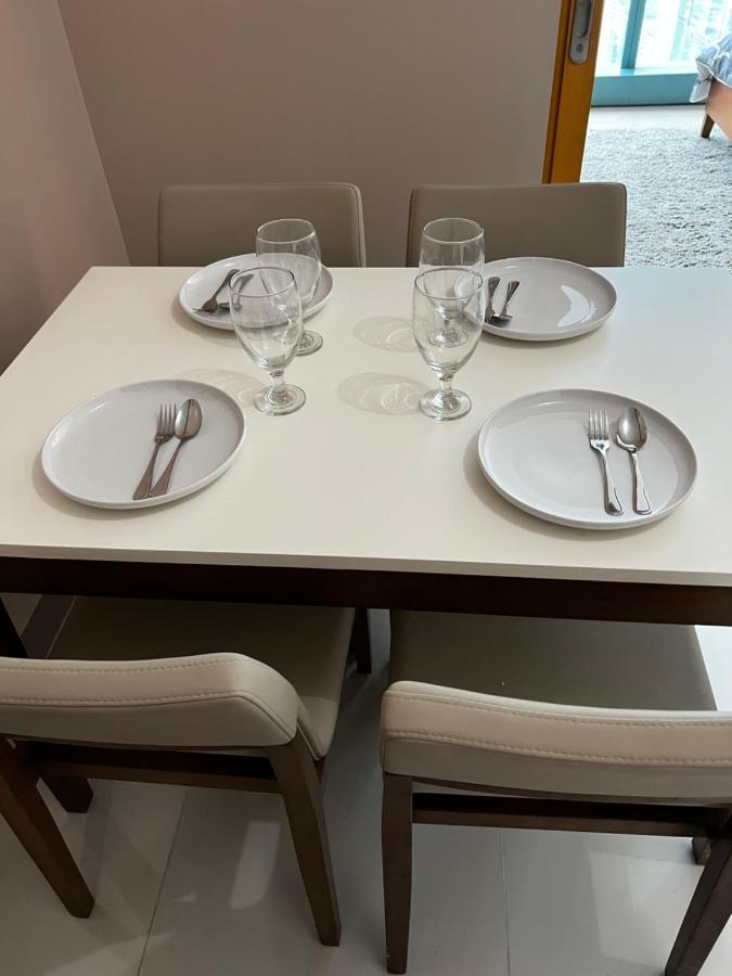 1 Bedroom Uptown Bgc Across Uptown Mall 마닐라 외부 사진