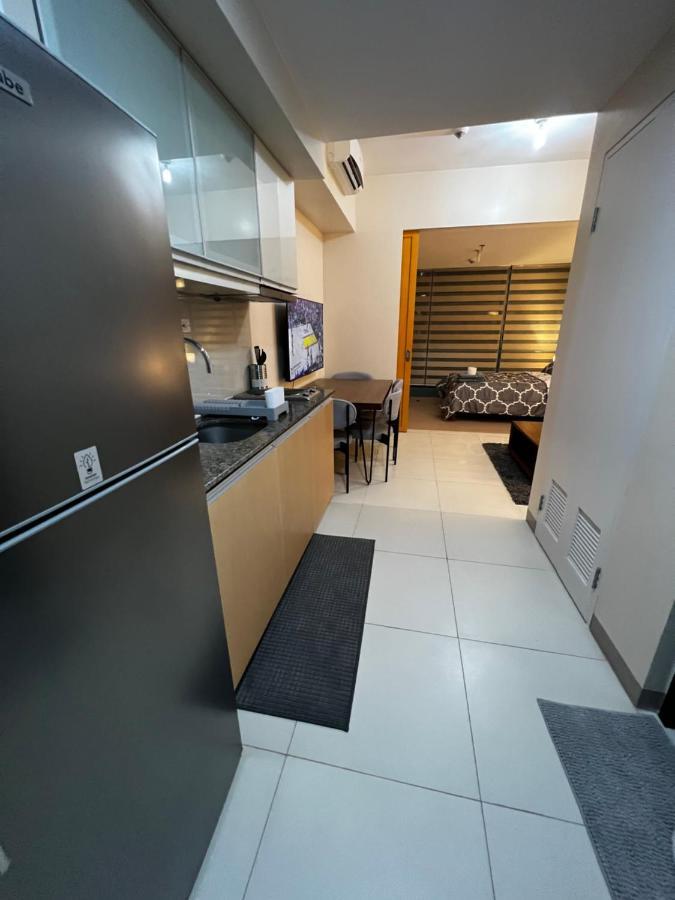 1 Bedroom Uptown Bgc Across Uptown Mall 마닐라 외부 사진