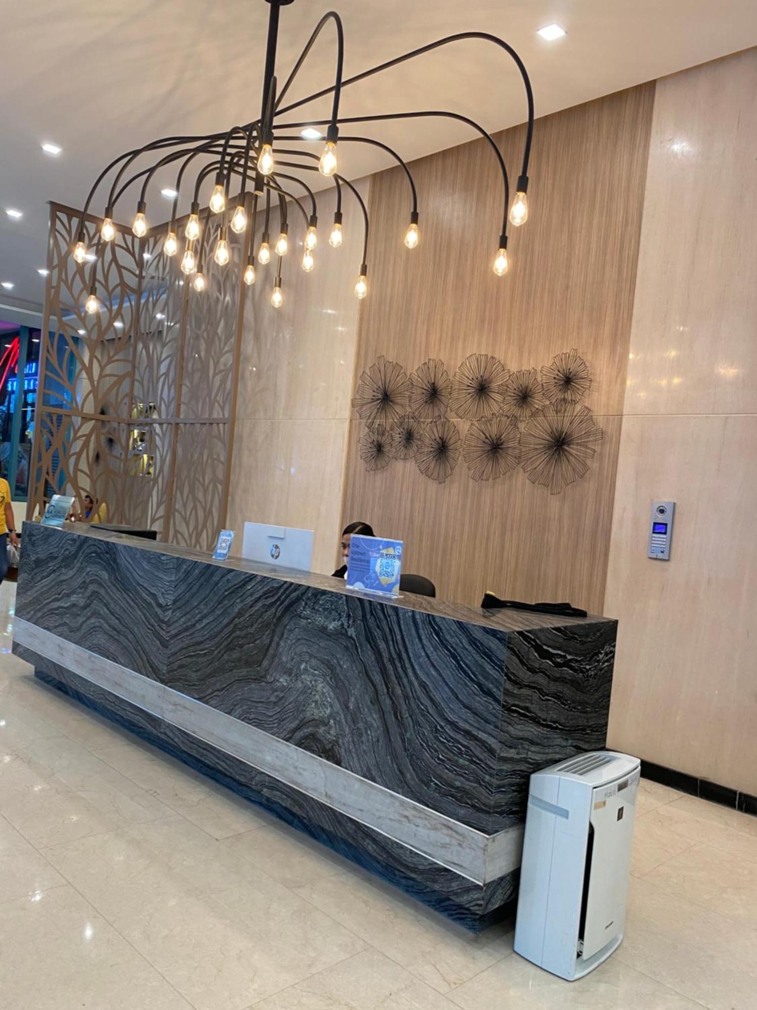 1 Bedroom Uptown Bgc Across Uptown Mall 마닐라 외부 사진